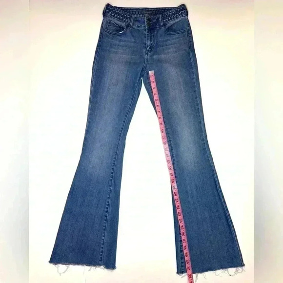 Kendall & Kylie Braided Belt High Waisted Flare Jeans Size- 5 - Picture 3 of 12